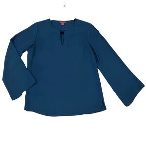 Vince Camuto bell-sleeved keyhole blouse in size PXS.